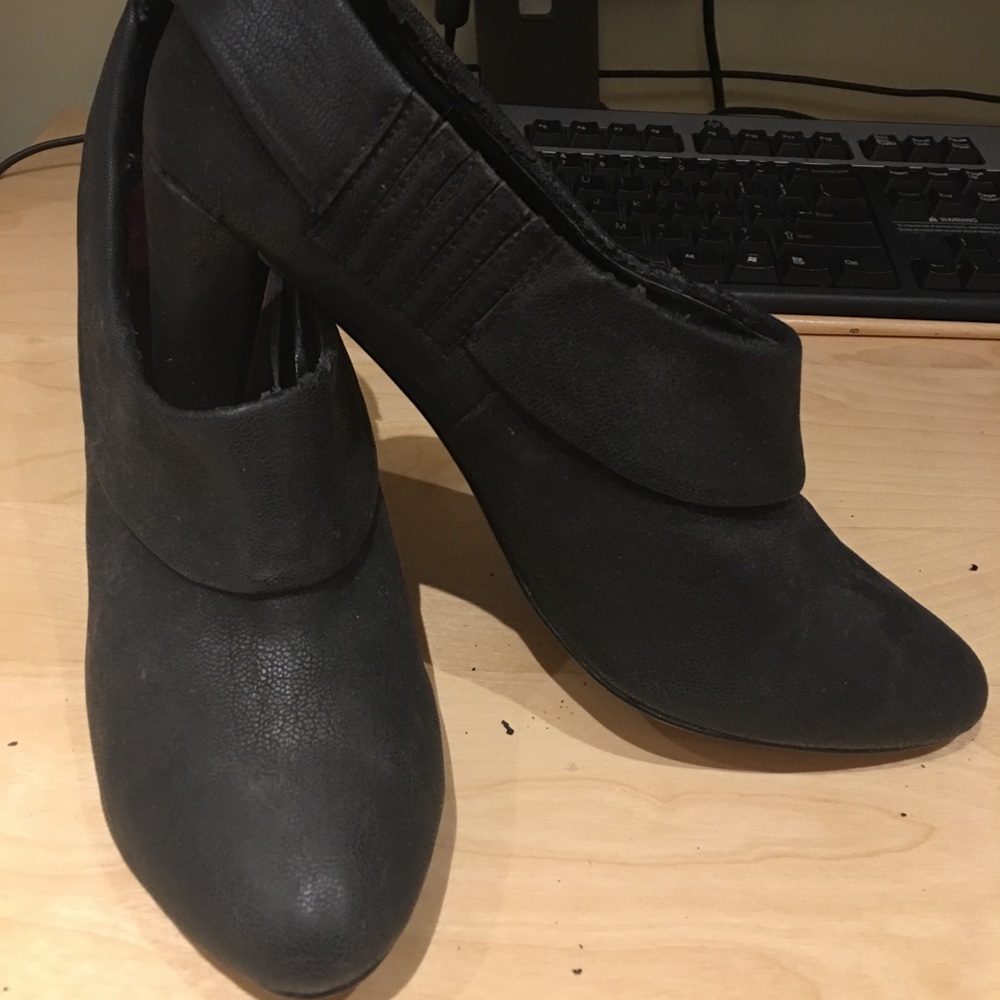 SEXY BOOTIES  -  SPORTY YET ELEGANT! 4” heels